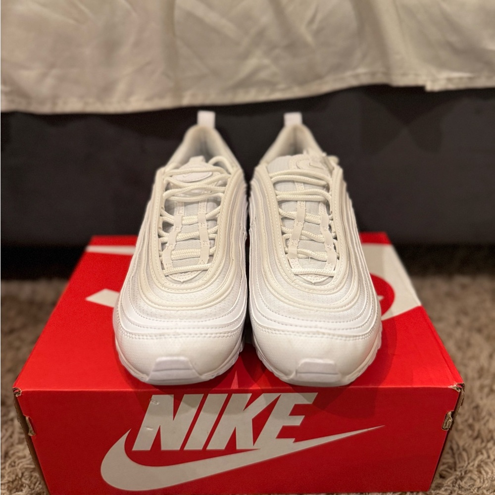 Nike Air Max 97 Triple White Metallic Silver size 7Y / women’s 8 / 8.5